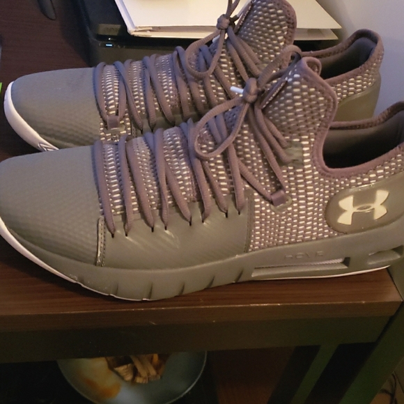 Athletic_Shoes